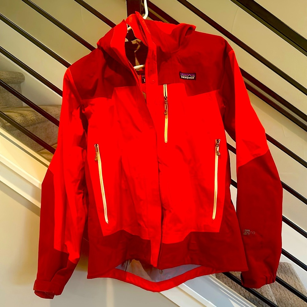 Patagonia ski jacket - red